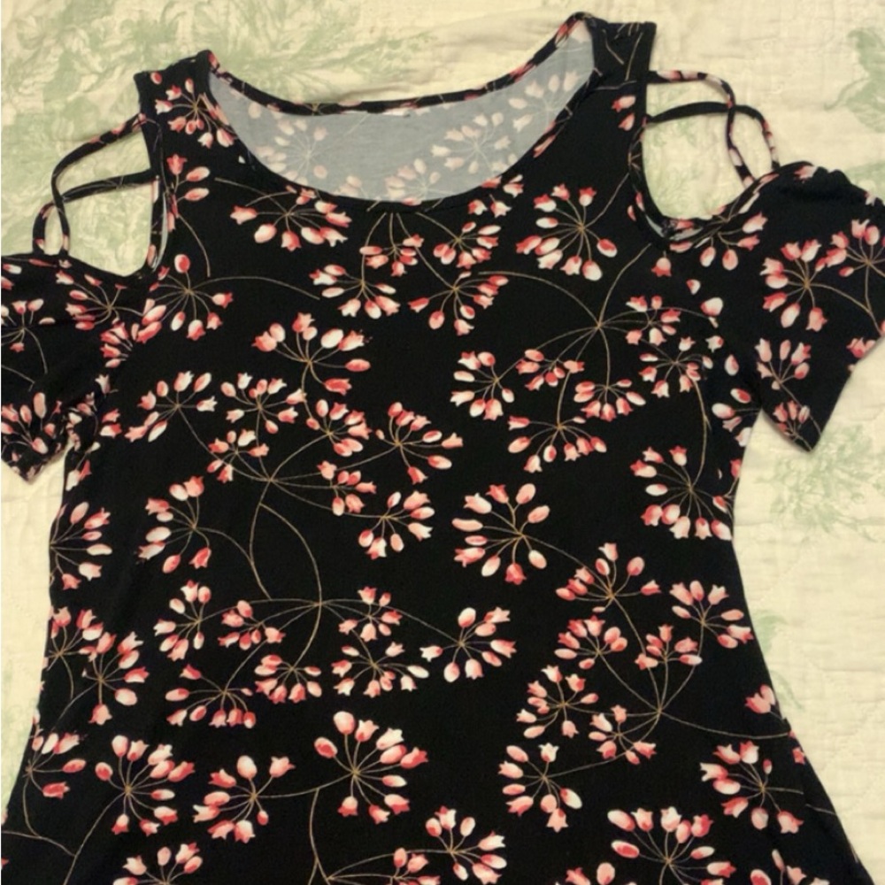 Super soft floral top with unique sleeves